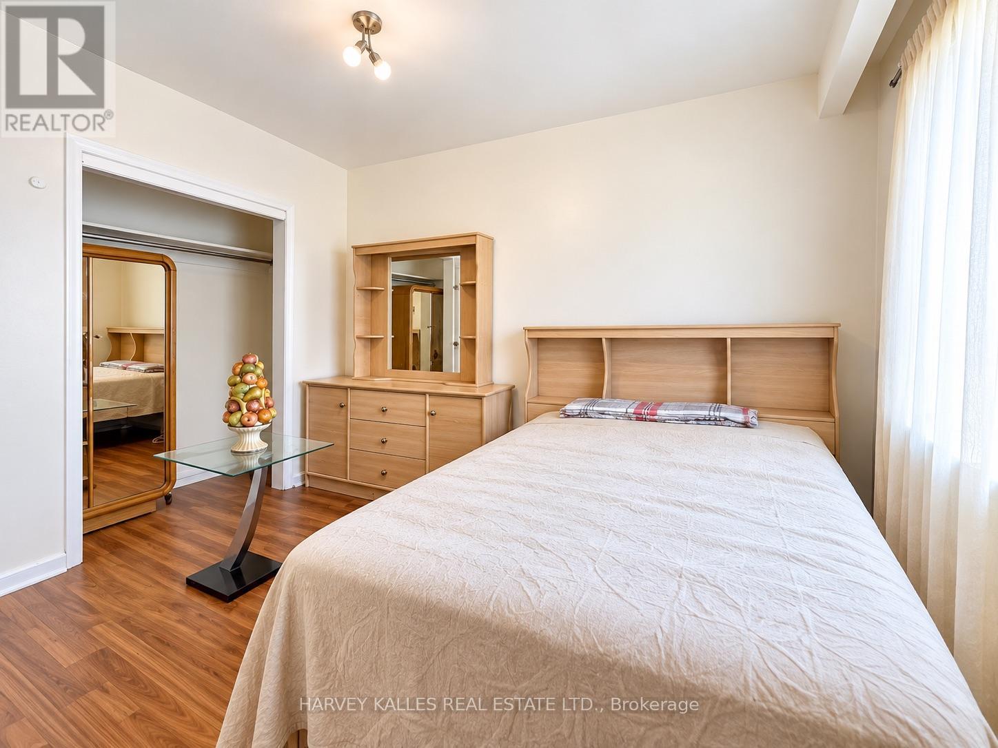 Room # 4 - 8 Medford Avenue, Toronto (Oakridge), Ontario  M1L 4G2 - Photo 3 - E13801534