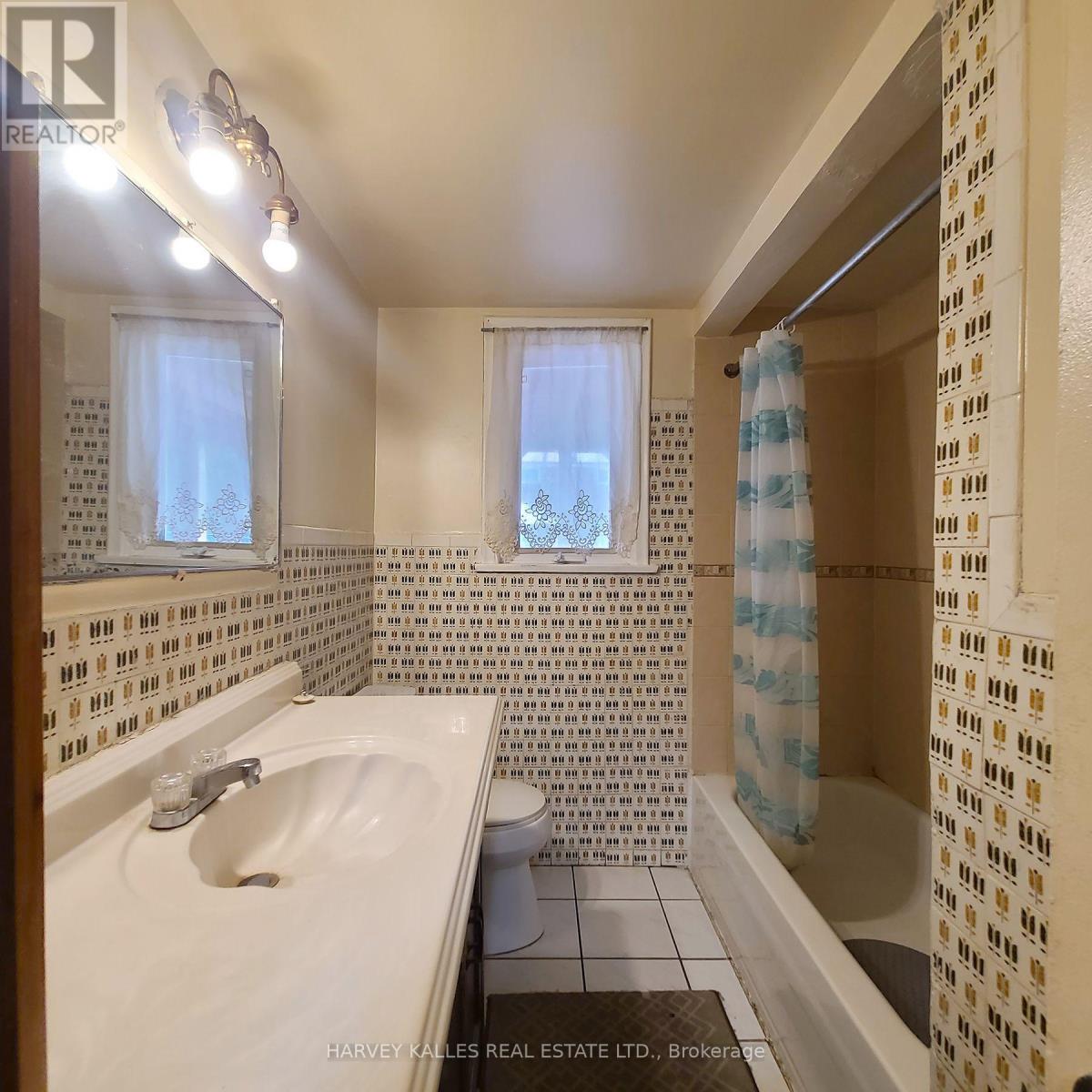 Room # 4 - 8 Medford Avenue, Toronto (Oakridge), Ontario  M1L 4G2 - Photo 6 - E13801534