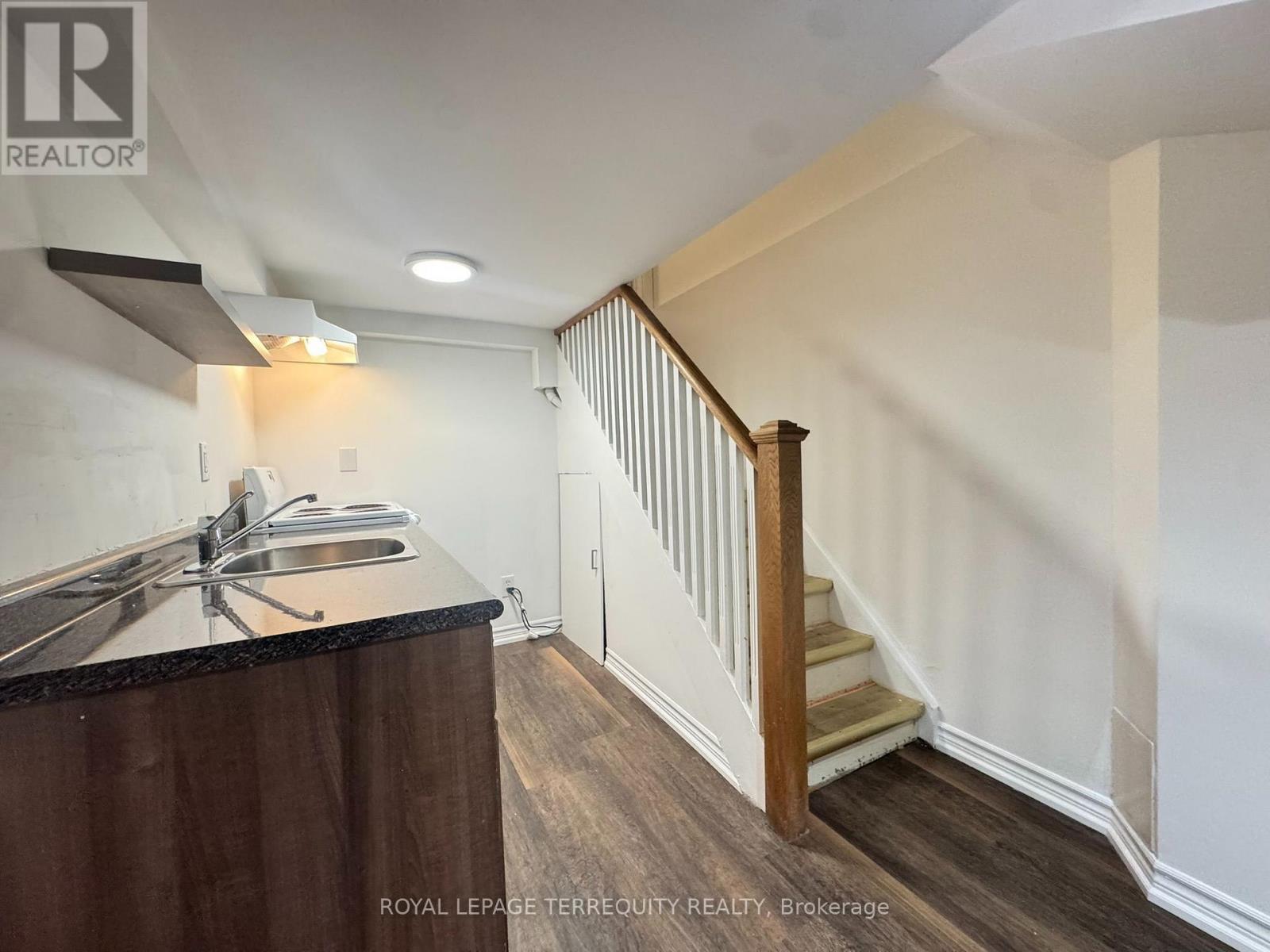 Lower - 153 Monarch Park Avenue, Toronto, Ontario  M4J 4R5 - Photo 4 - E13801568