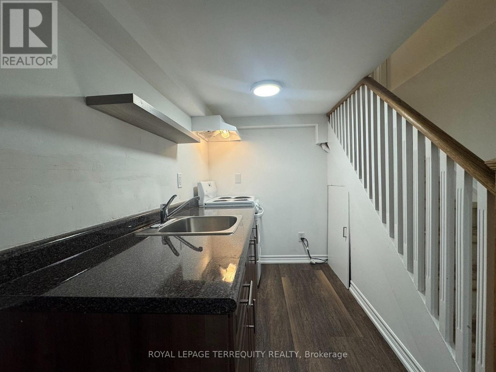 Lower - 153 Monarch Park Avenue, Toronto, Ontario  M4J 4R5 - Photo 5 - E13801568