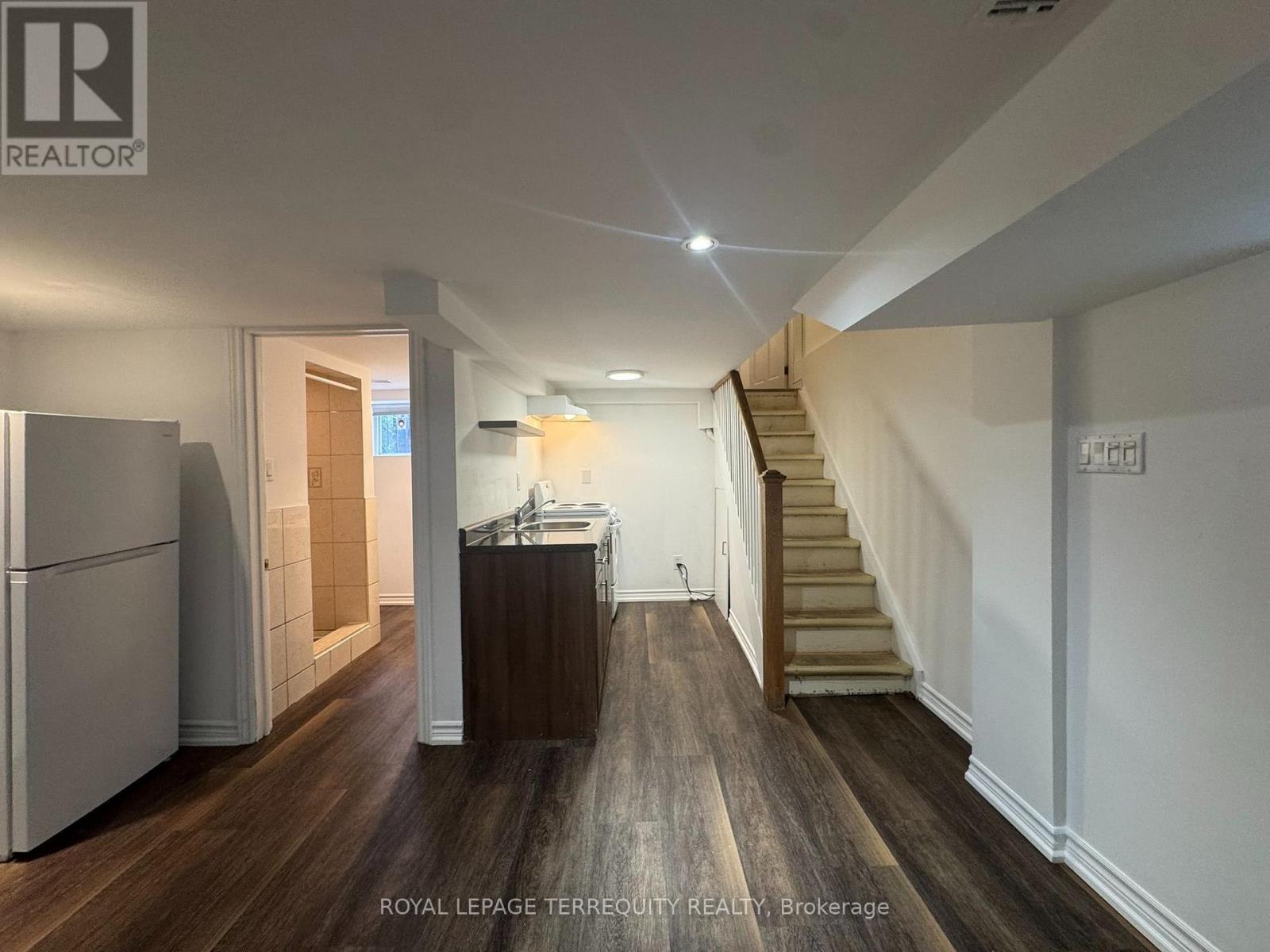 Lower - 153 Monarch Park Avenue, Toronto, Ontario  M4J 4R5 - Photo 7 - E13801568