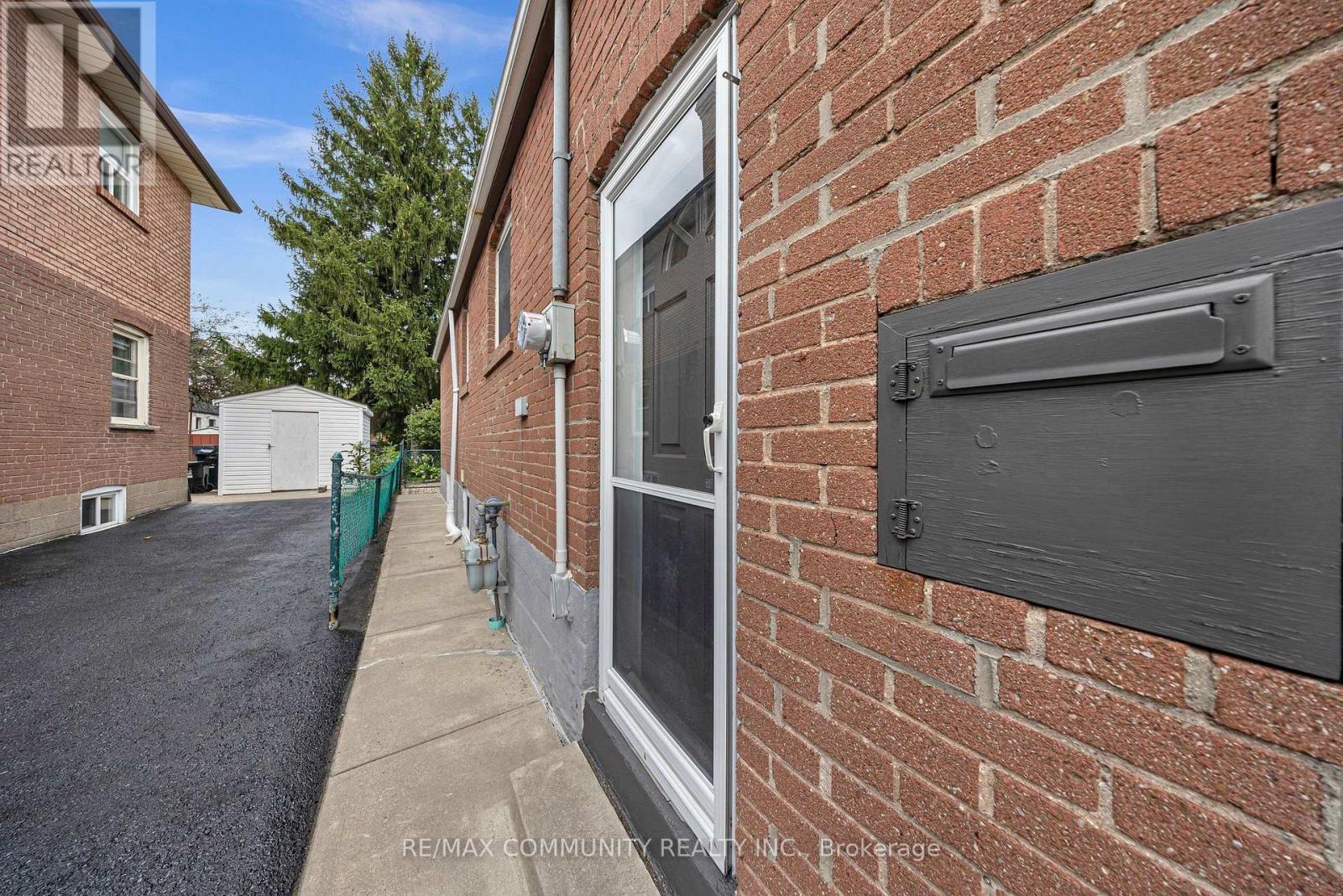 50 Joanith Drive, Toronto, Ontario  M4B 1S7 - Photo 2 - E13801636