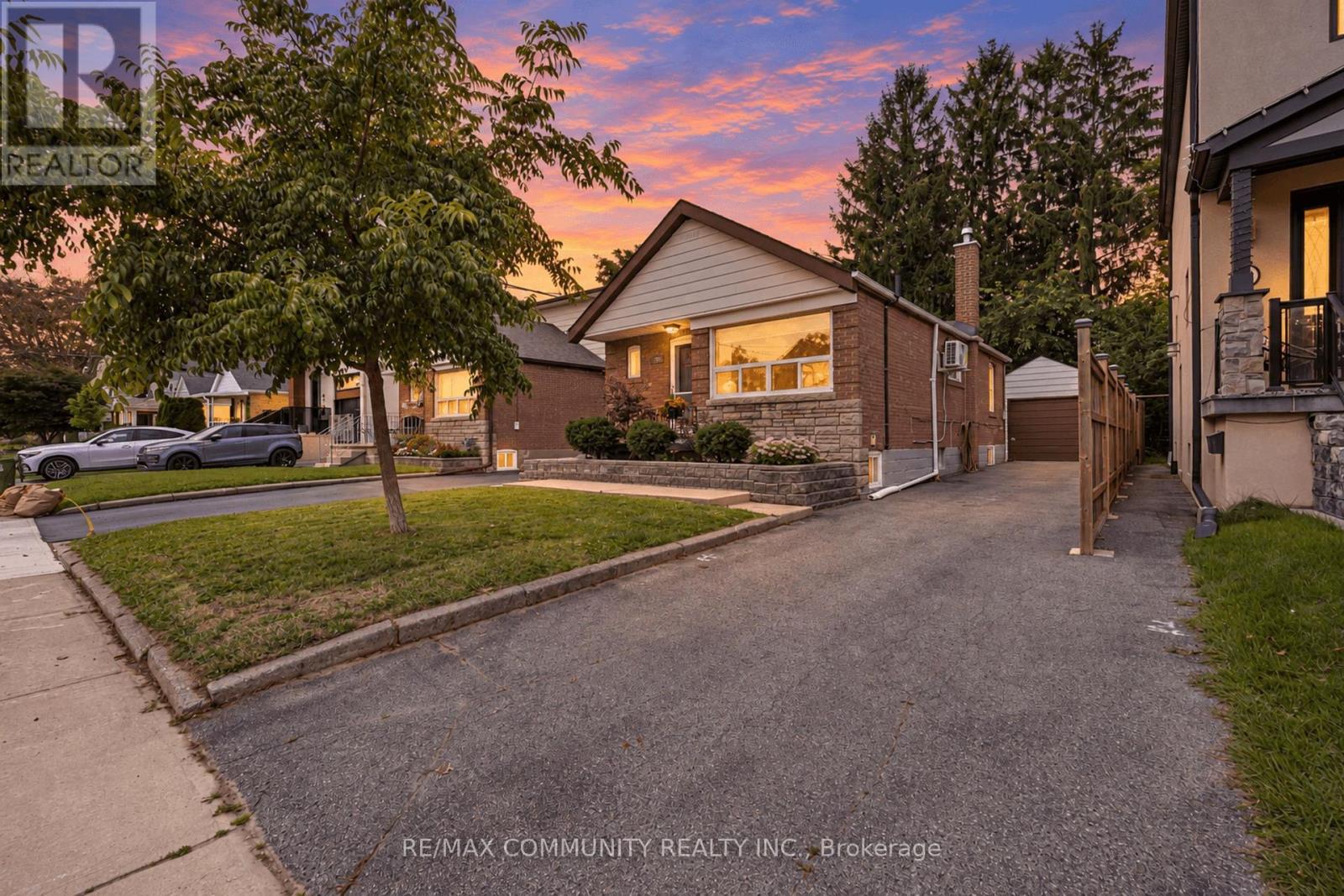 50 Joanith Drive, Toronto, Ontario  M4B 1S7 - Photo 35 - E13801636