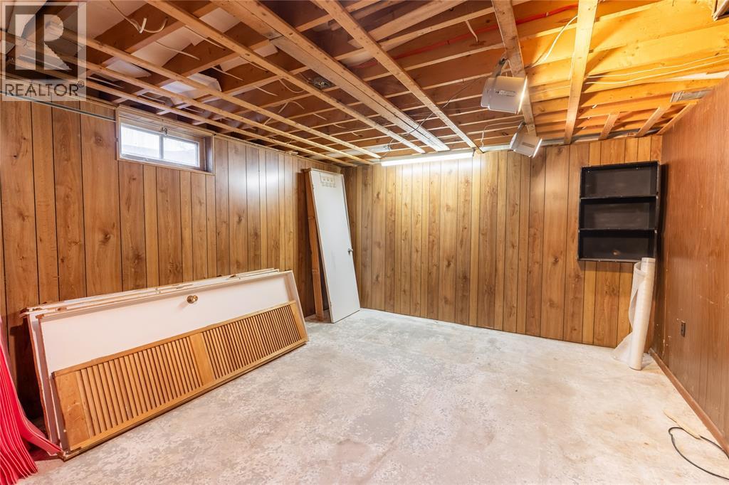 1104 OVERLEA CRESCENT
