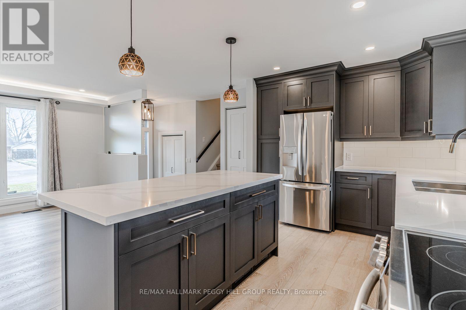 Upper - 20 Ottaway Avenue, Barrie, Ontario  L4M 2W7 - Photo 10 - S13801656