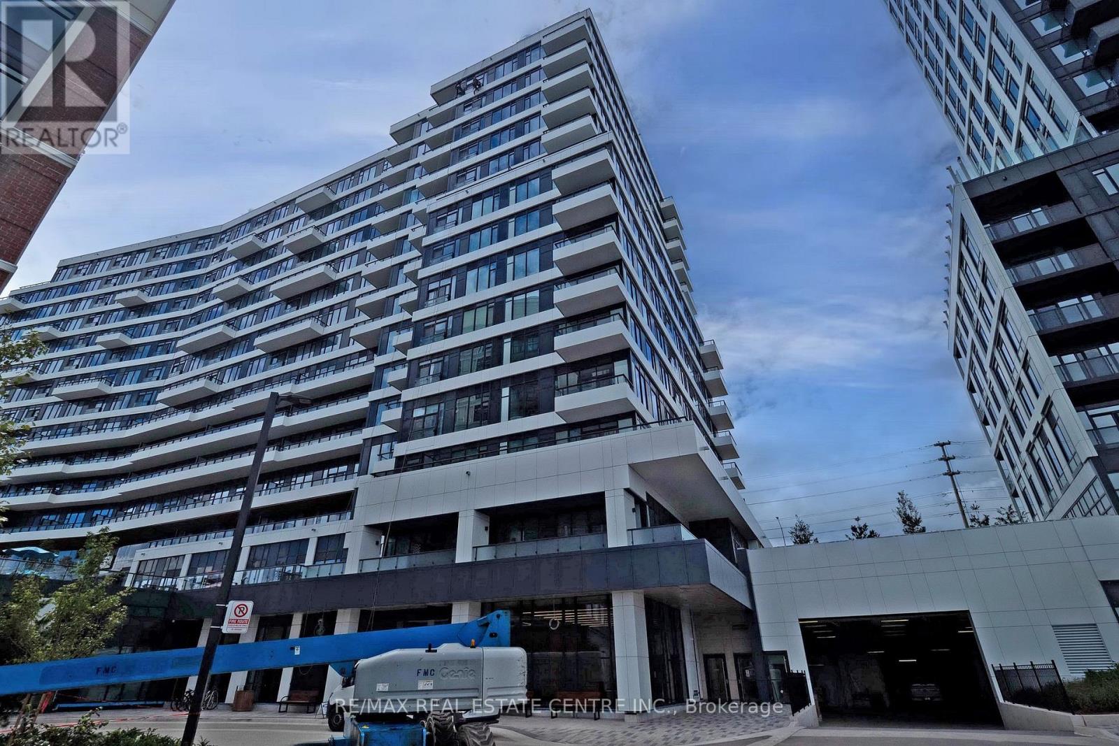 1221 - 2485 Eglinton Avenue W, Mississauga, Ontario  L5M 2V8 - Photo 2 - W13801550