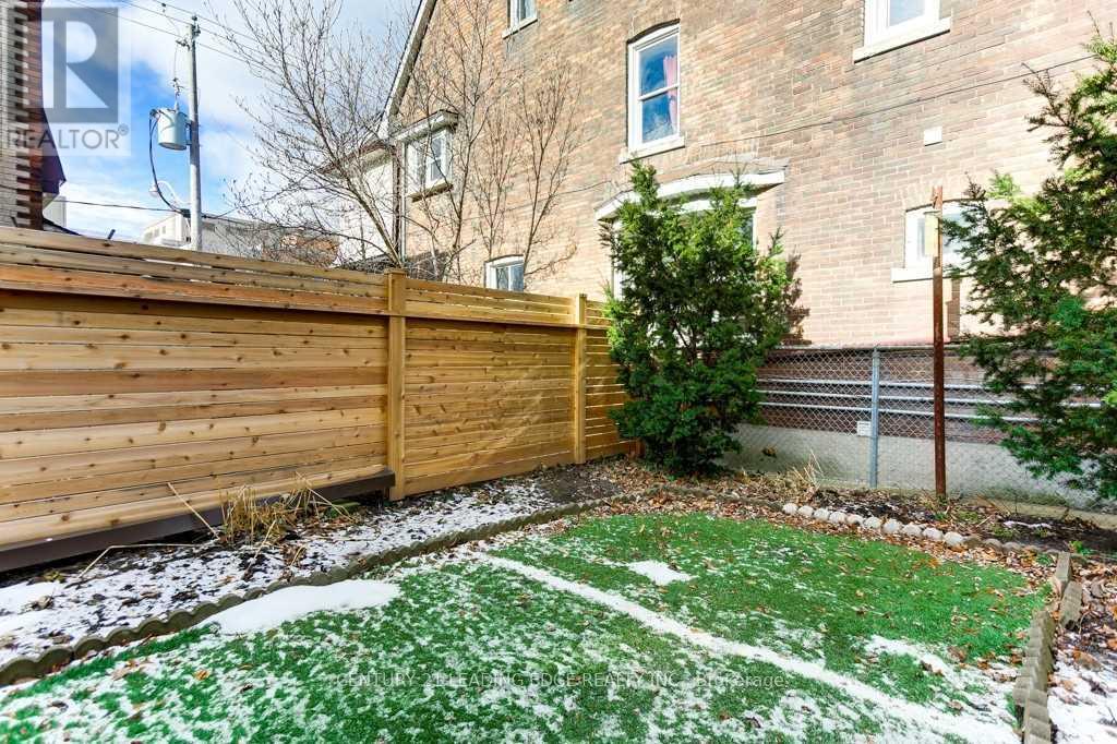 Main - 190 Marion Street, Toronto, Ontario  M6R 1E8 - Photo 12 - W13801600