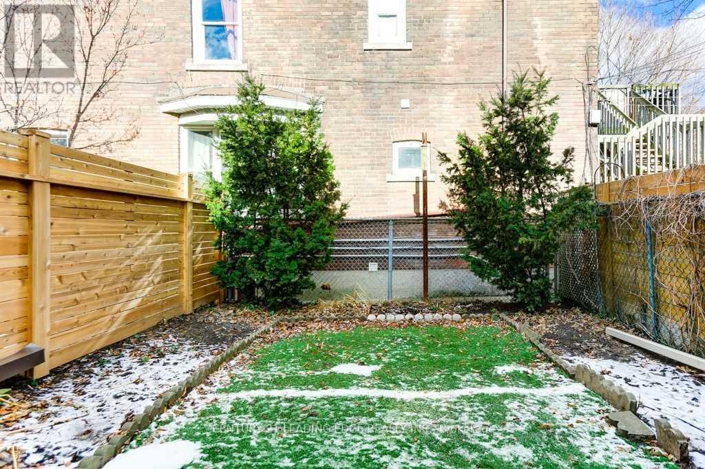 Main - 190 Marion Street, Toronto, Ontario  M6R 1E8 - Photo 13 - W13801600