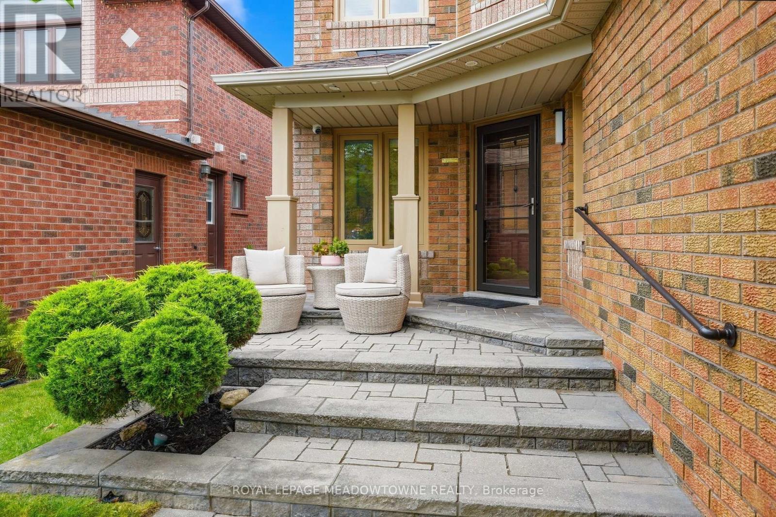 46 Chester Crescent, Halton Hills, Ontario  L7G 5W5 - Photo 4 - W13801620