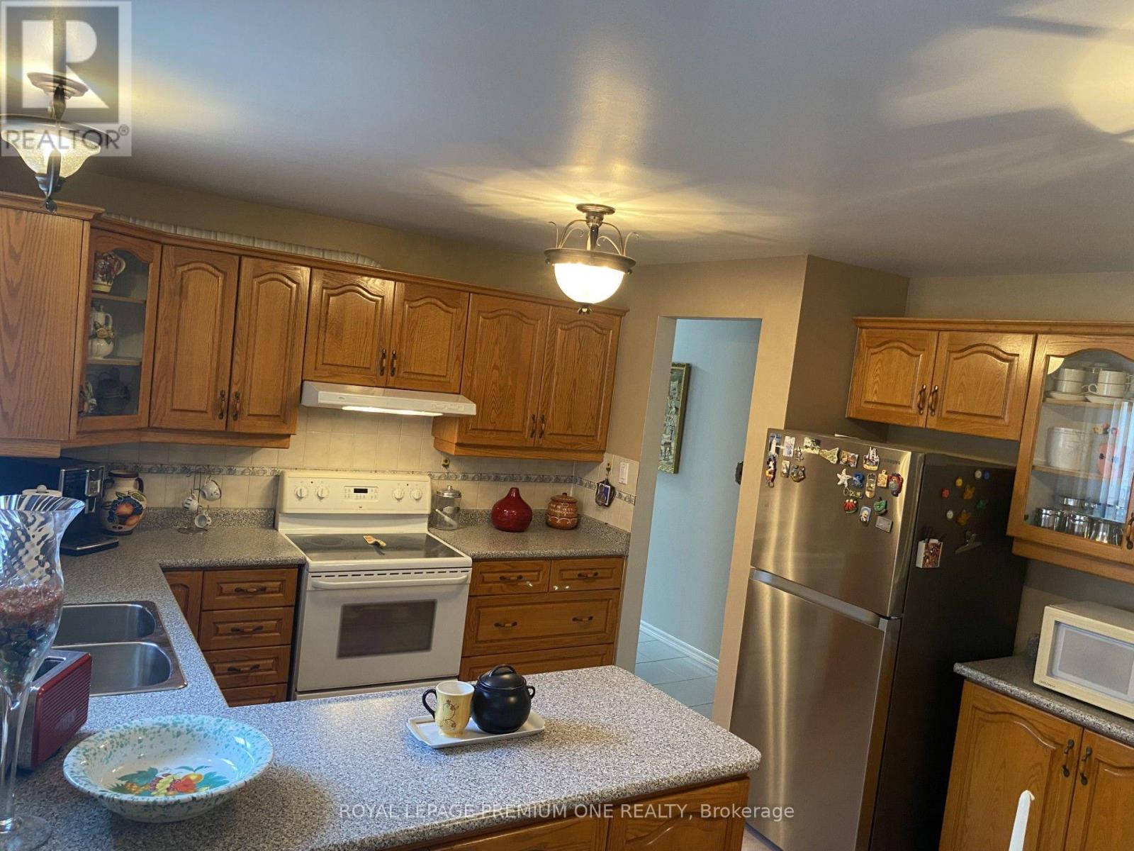 55 Husband Drive, Toronto (Humber Summit), Ontario  M9L 1J8 - Photo 4 - W13801640