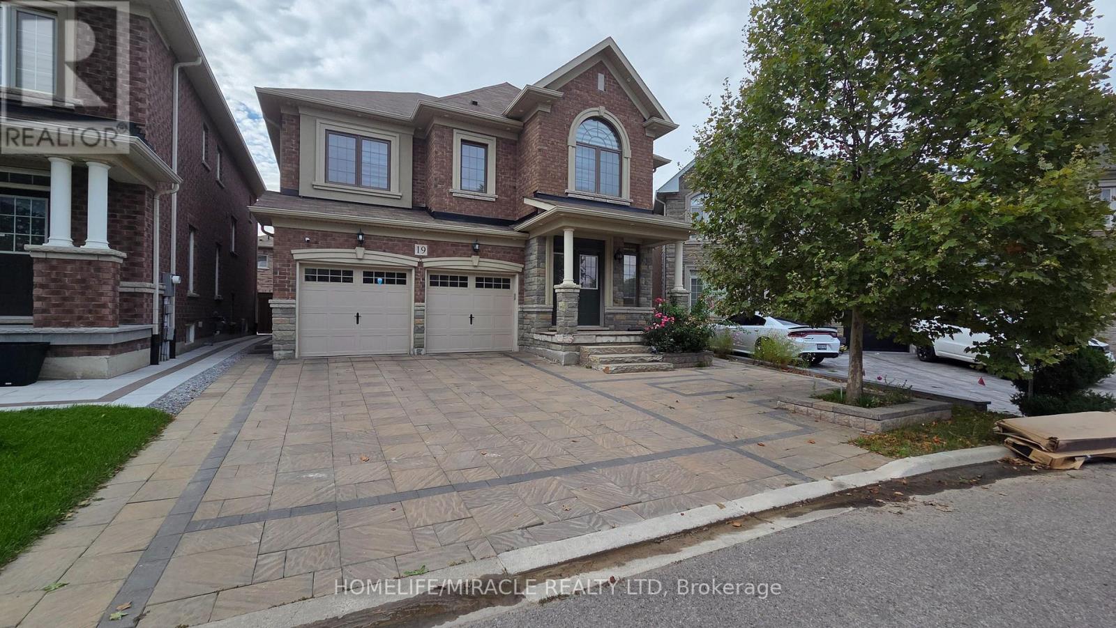 19 Belgium Crescent, Brampton, Ontario  L7A 4R2 - Photo 2 - W13801642