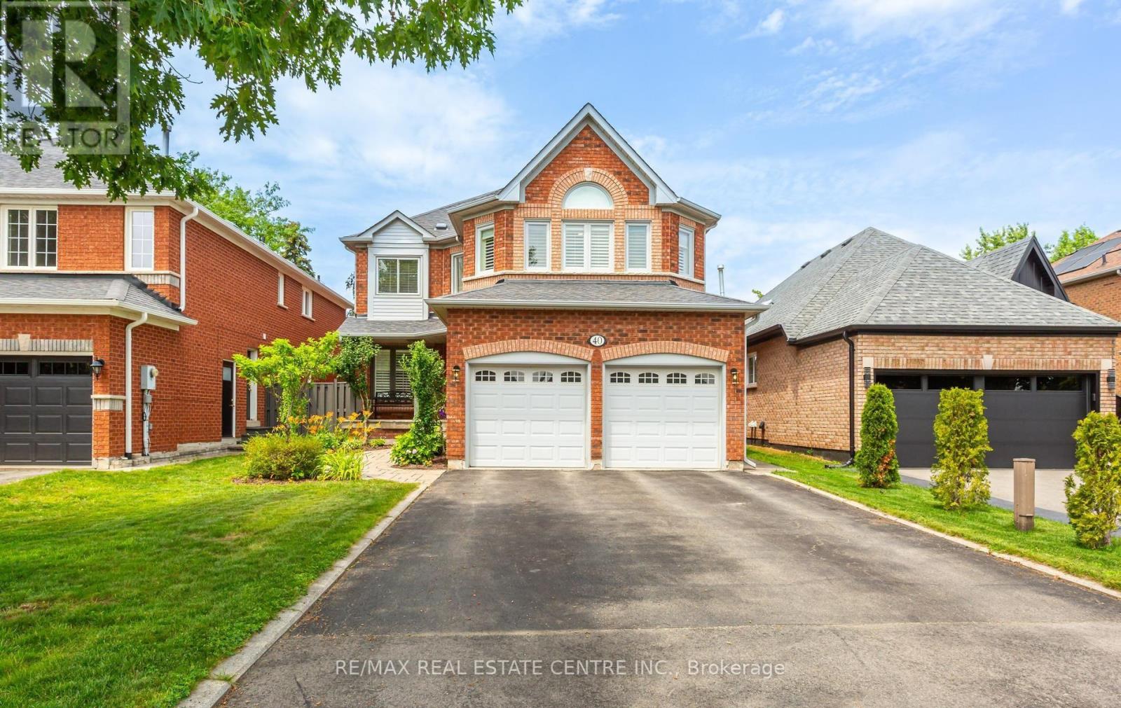 40 Hepburn Crescent N, Halton Hills, Ontario  L7G 5P8 - Photo 2 - W13801674