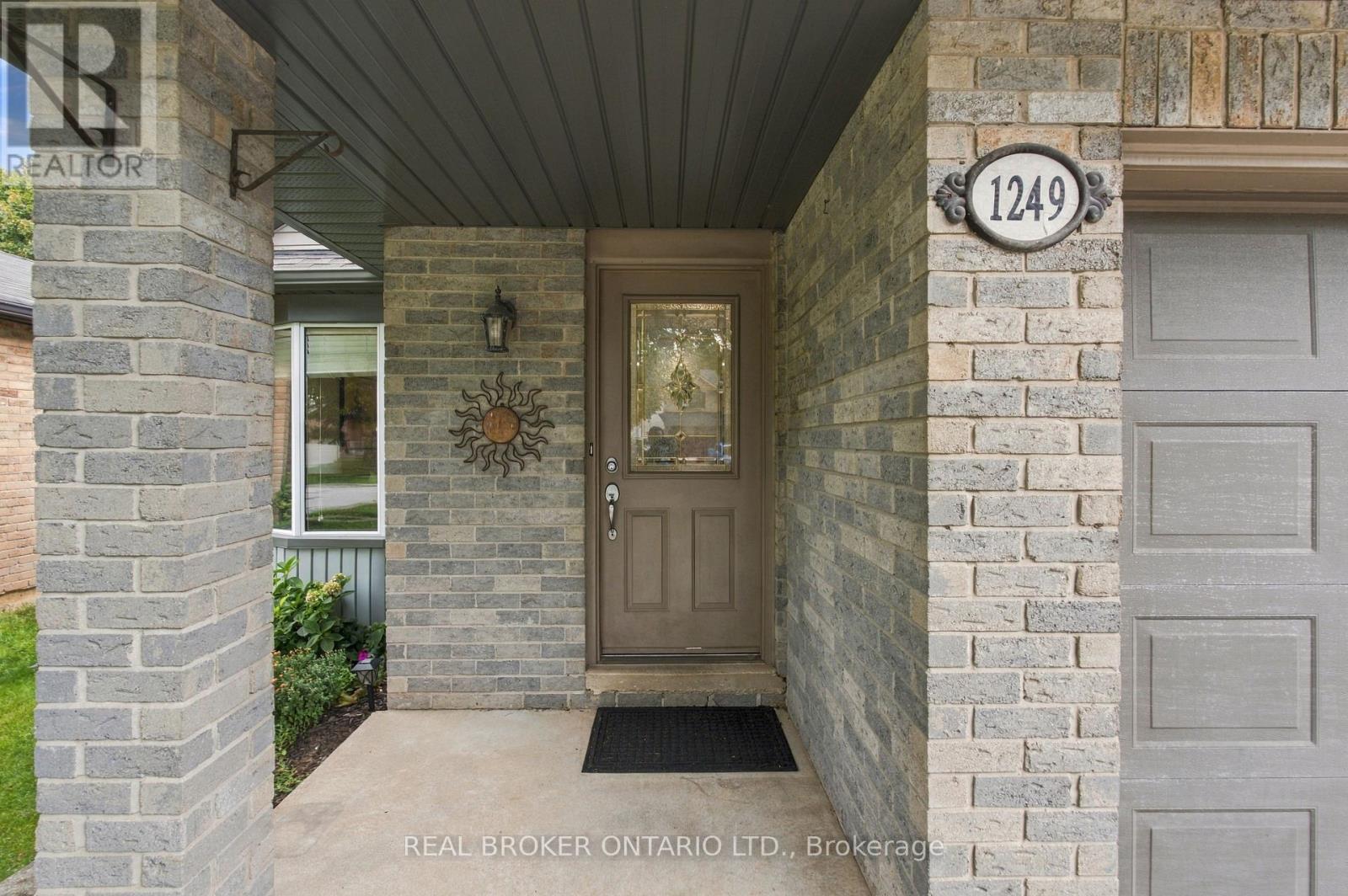 1249 Thorpe Road, Burlington, Ontario  L7S 2C9 - Photo 3 - W13801686