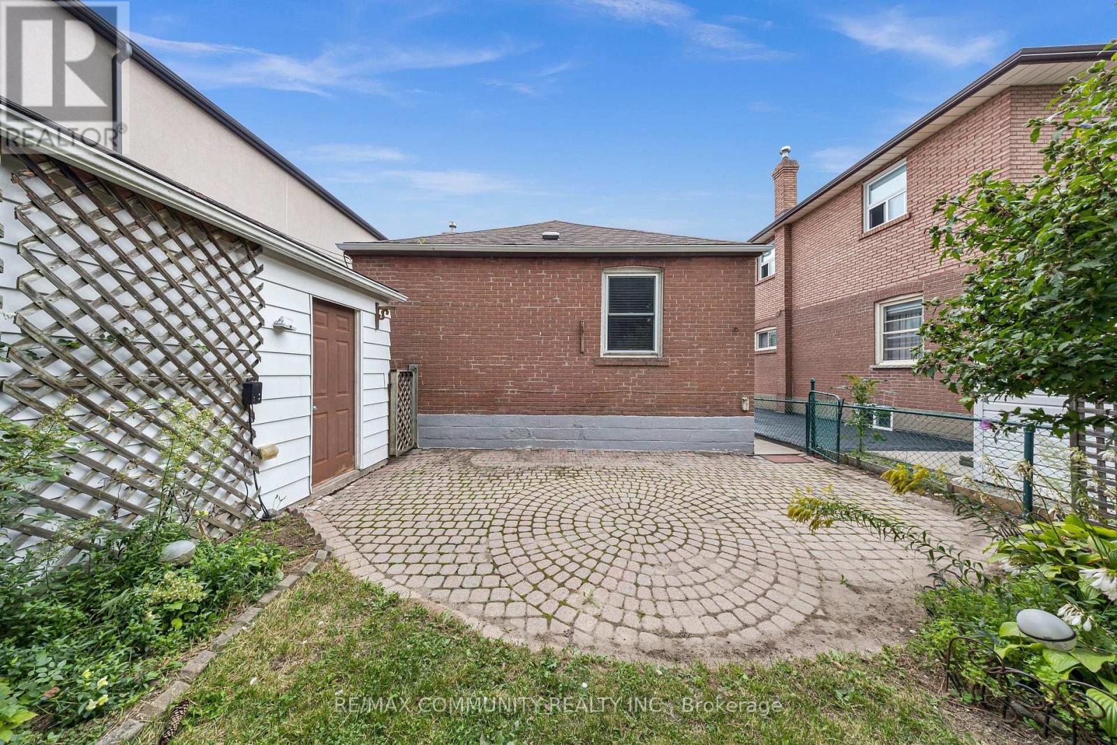 50 Joanith Drive, Toronto, Ontario  M4B 1S7 - Photo 3 - E13801636