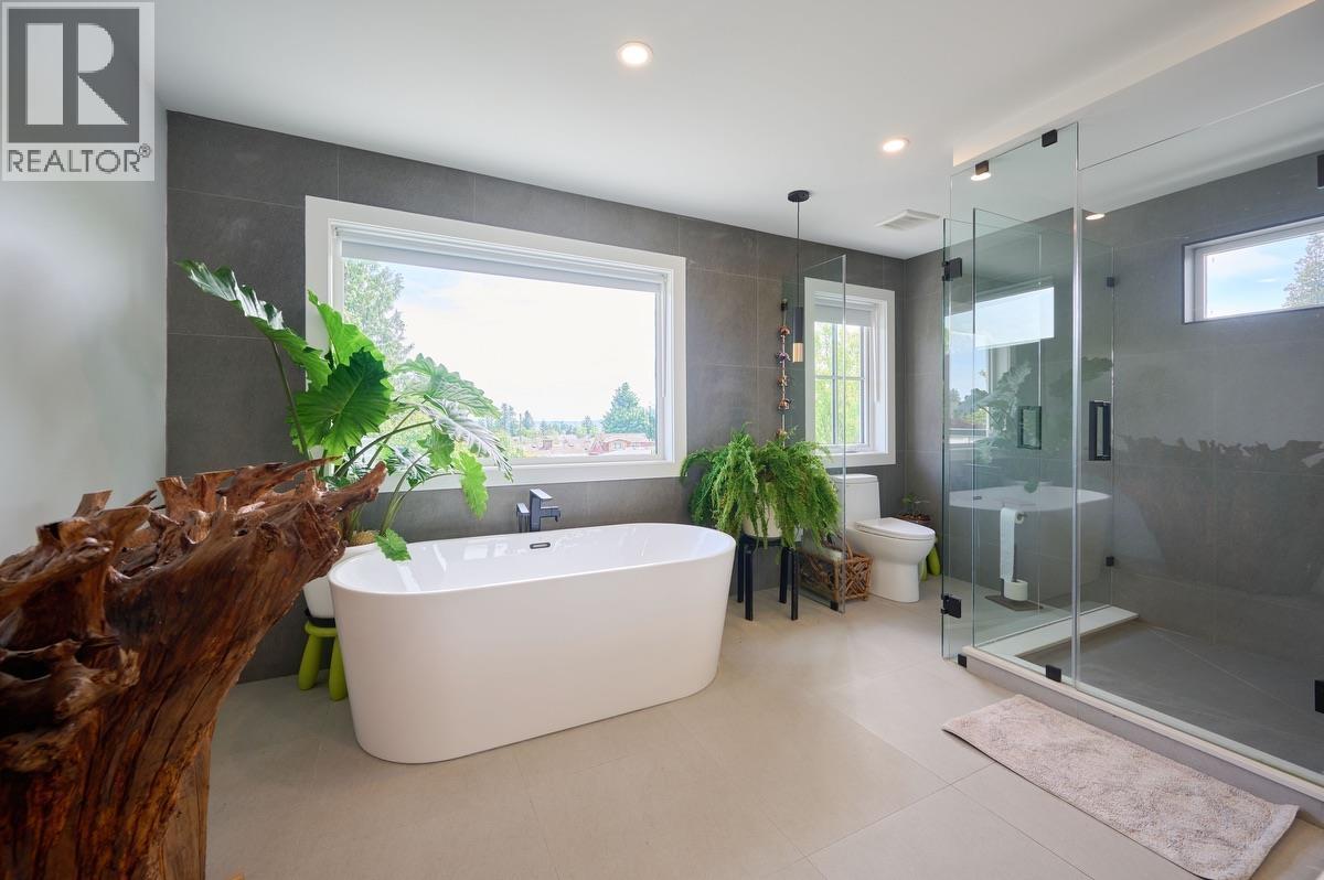 449 E 15th Street, North Vancouver, British Columbia  V7L 2R9 - Photo 24 - R3162021