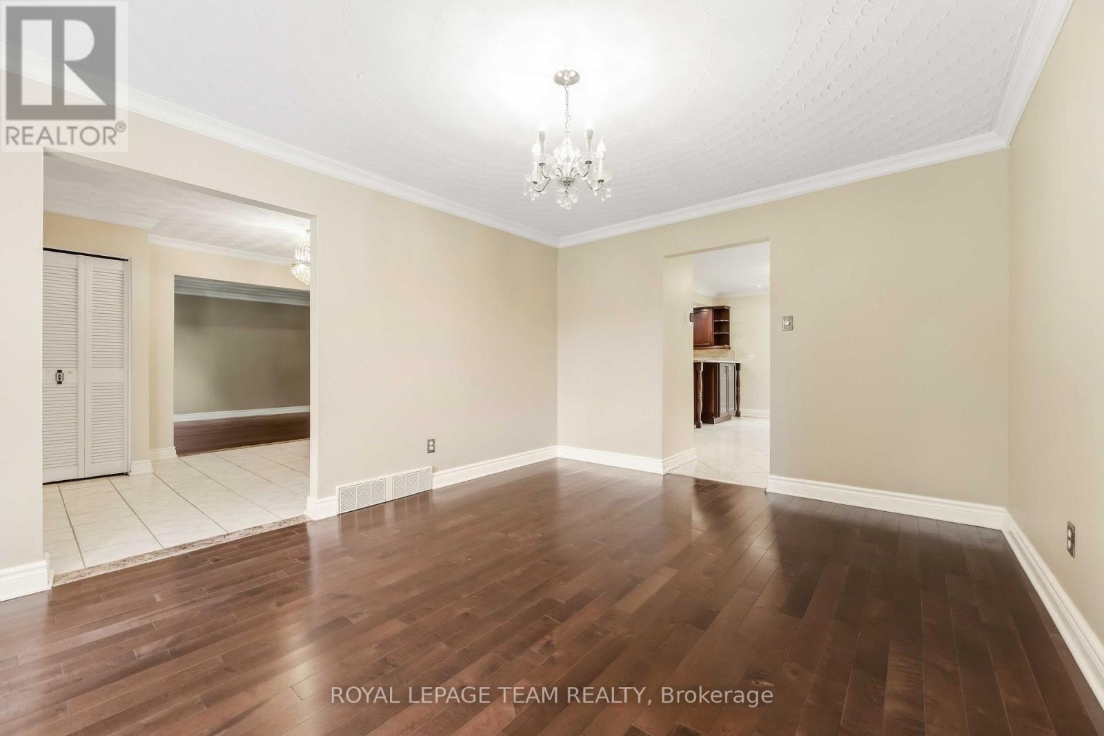 19 Amberwood Crescent, Ottawa, Ontario  K2E 7B7 - Photo 5 - X13801232