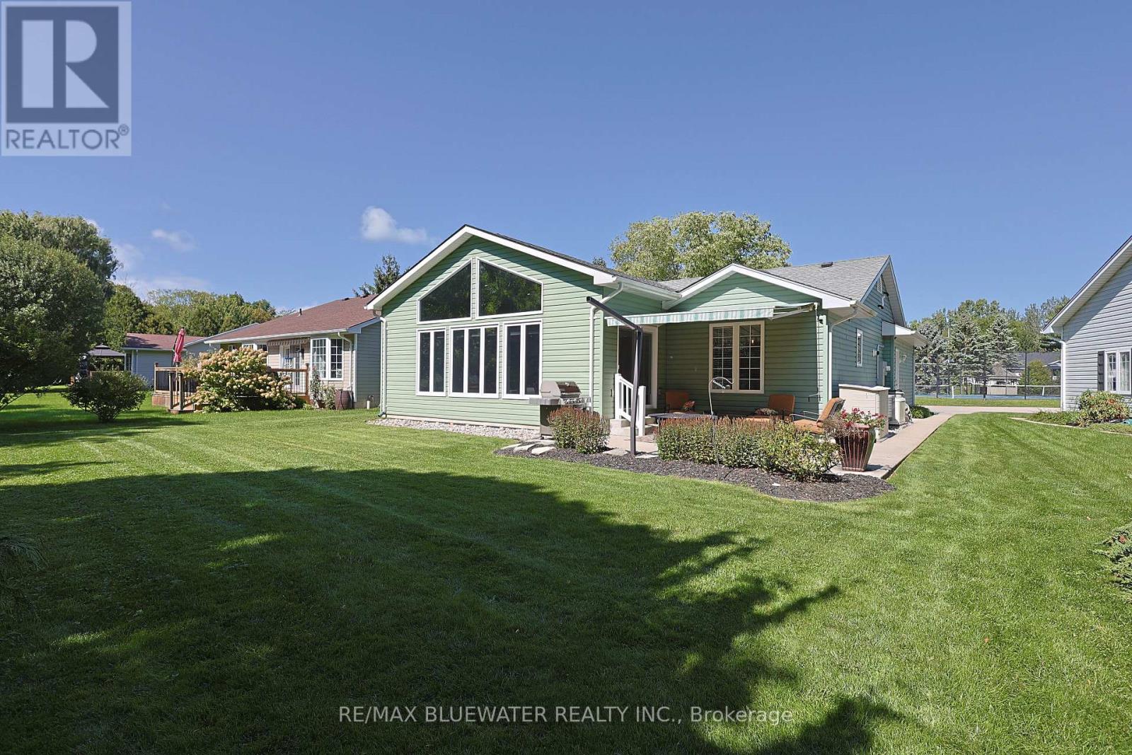 353 Shannon Boulevard, South Huron, Ontario  N0M 1T0 - Photo 2 - X13801998
