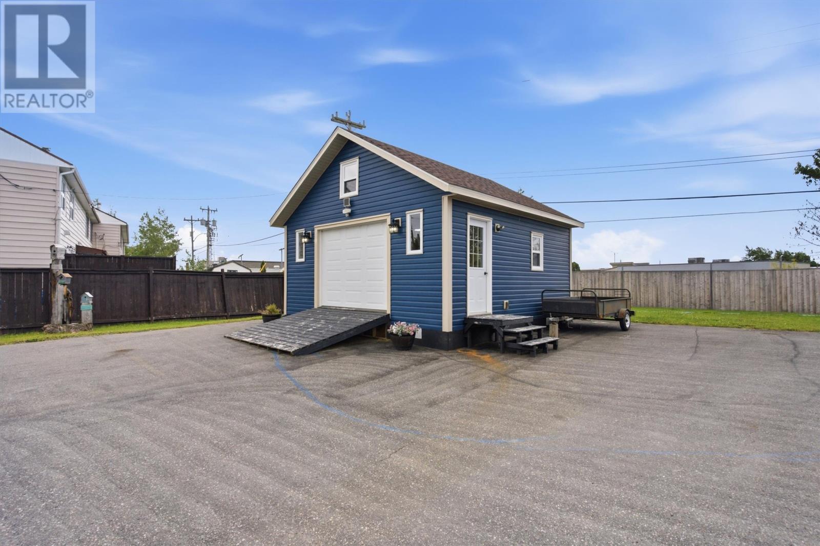 98 SULLIVAN Avenue, GANDER — photo 3