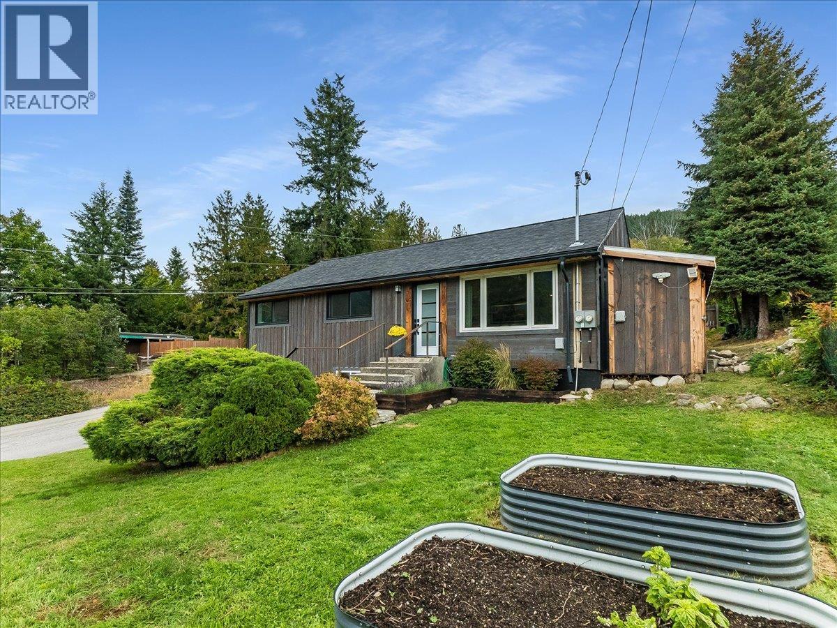 622 Eighth Street, Nelson, British Columbia  V1L 3A7 - Photo 3 - 10400934