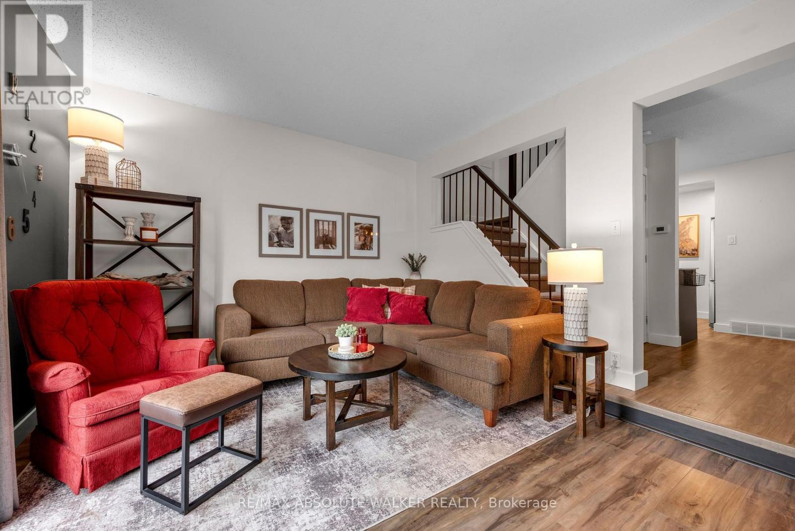 6445 Natalie Way, Ottawa, Ontario  K1C 4Y2 - Photo 4 - X13801958