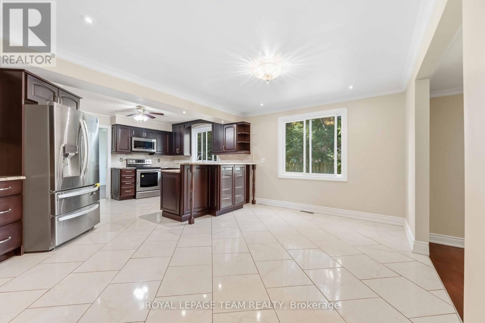 19 Amberwood Crescent, Ottawa, Ontario  K2E 7B7 - Photo 8 - X13801232