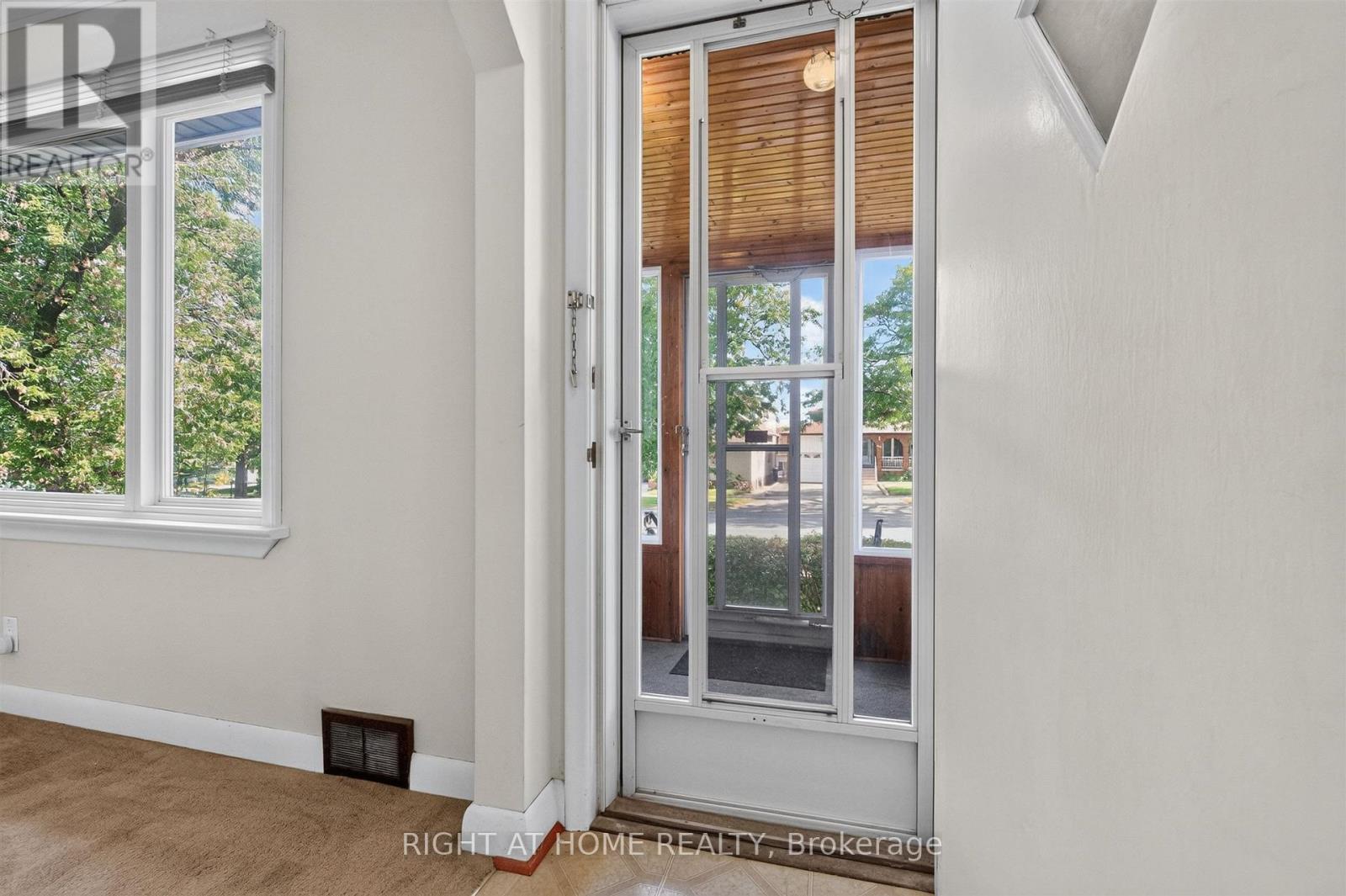 544 Brimley Road, Toronto, Ontario  M1J 1A8 - Photo 5 - E13801904