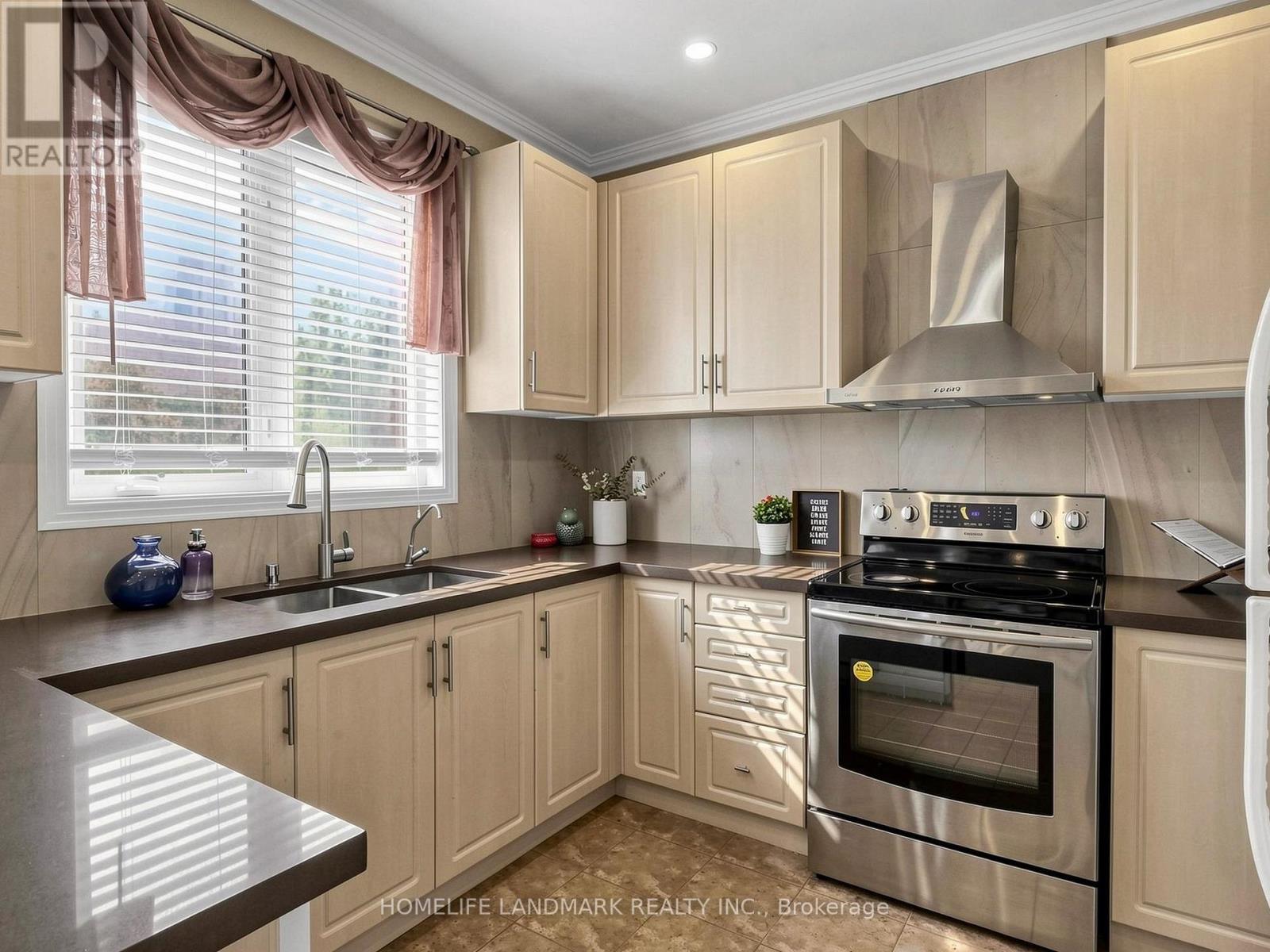 35 Sanderson Road, Markham, Ontario  L6C 2V4 - Photo 13 - N13801704