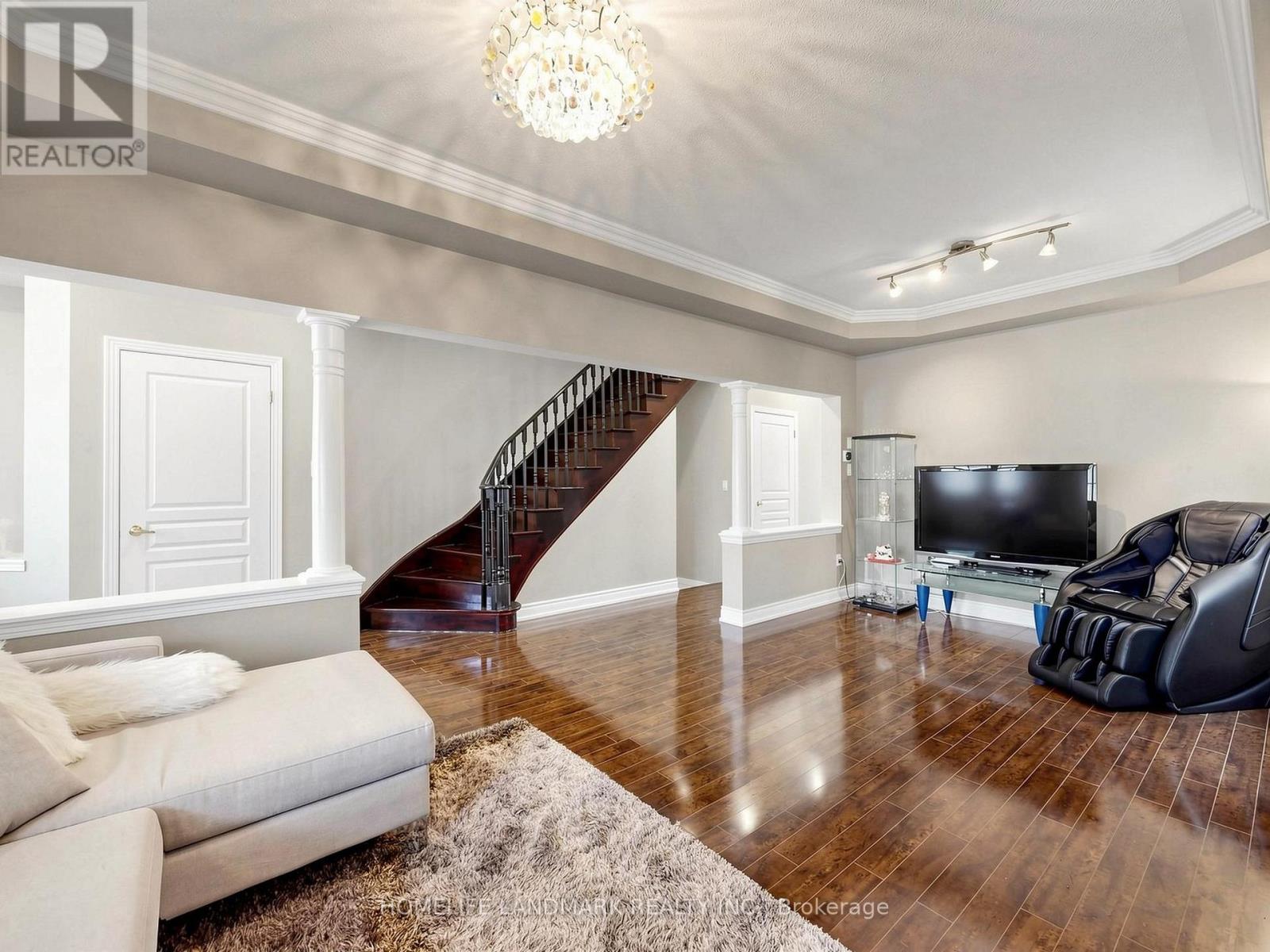 35 Sanderson Road, Markham, Ontario  L6C 2V4 - Photo 6 - N13801704