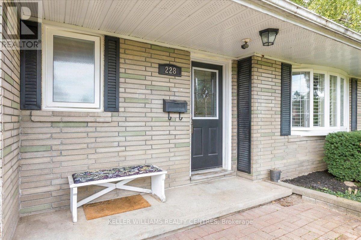 228 Kathryn Crescent, Newmarket, Ontario  L3Y 1M1 - Photo 3 - N13801794