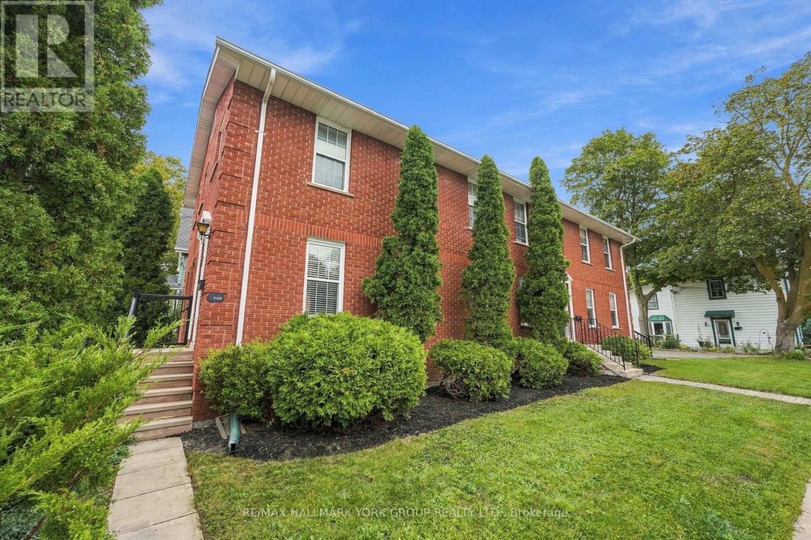 52 Centre Street, Aurora, Ontario  L4G 1J8 - Photo 3 - N13801838