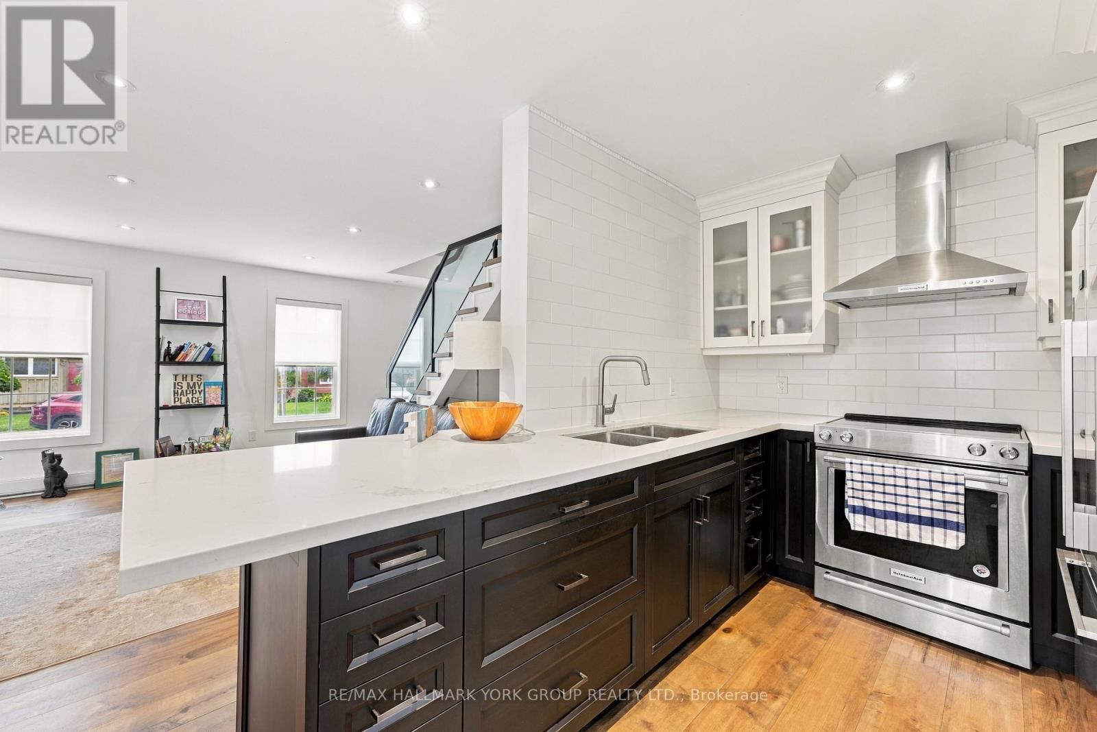 52 Centre Street, Aurora, Ontario  L4G 1J8 - Photo 7 - N13801838