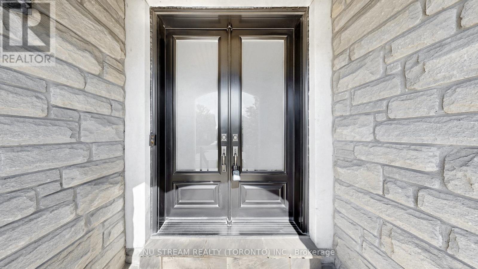 205 Fred Mclaren Boulevard, Markham, Ontario  L6E 1H2 - Photo 3 - N13802038