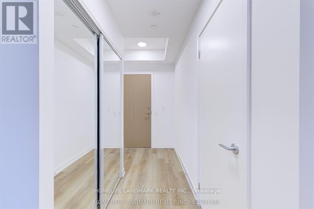 1112 - 395 Square One Drive, Mississauga, Ontario L5B 0P6 - Photo 2 - W13801712