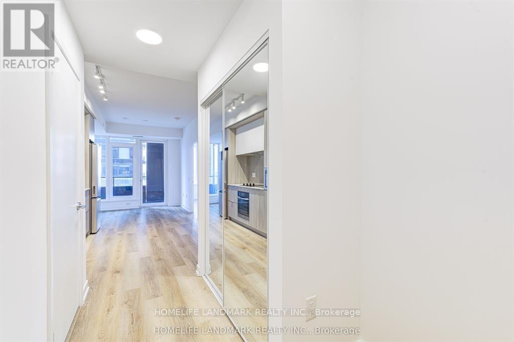 1112 - 395 Square One Drive, Mississauga, Ontario L5B 0P6 - Photo 4 - W13801712