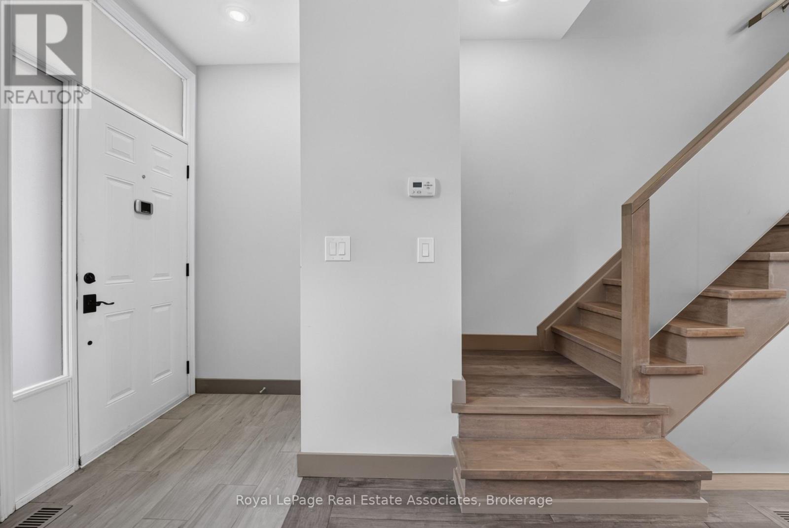 30 Michael Power Place, Toronto, Ontario  M9A 5G9 - Photo 6 - W13801754