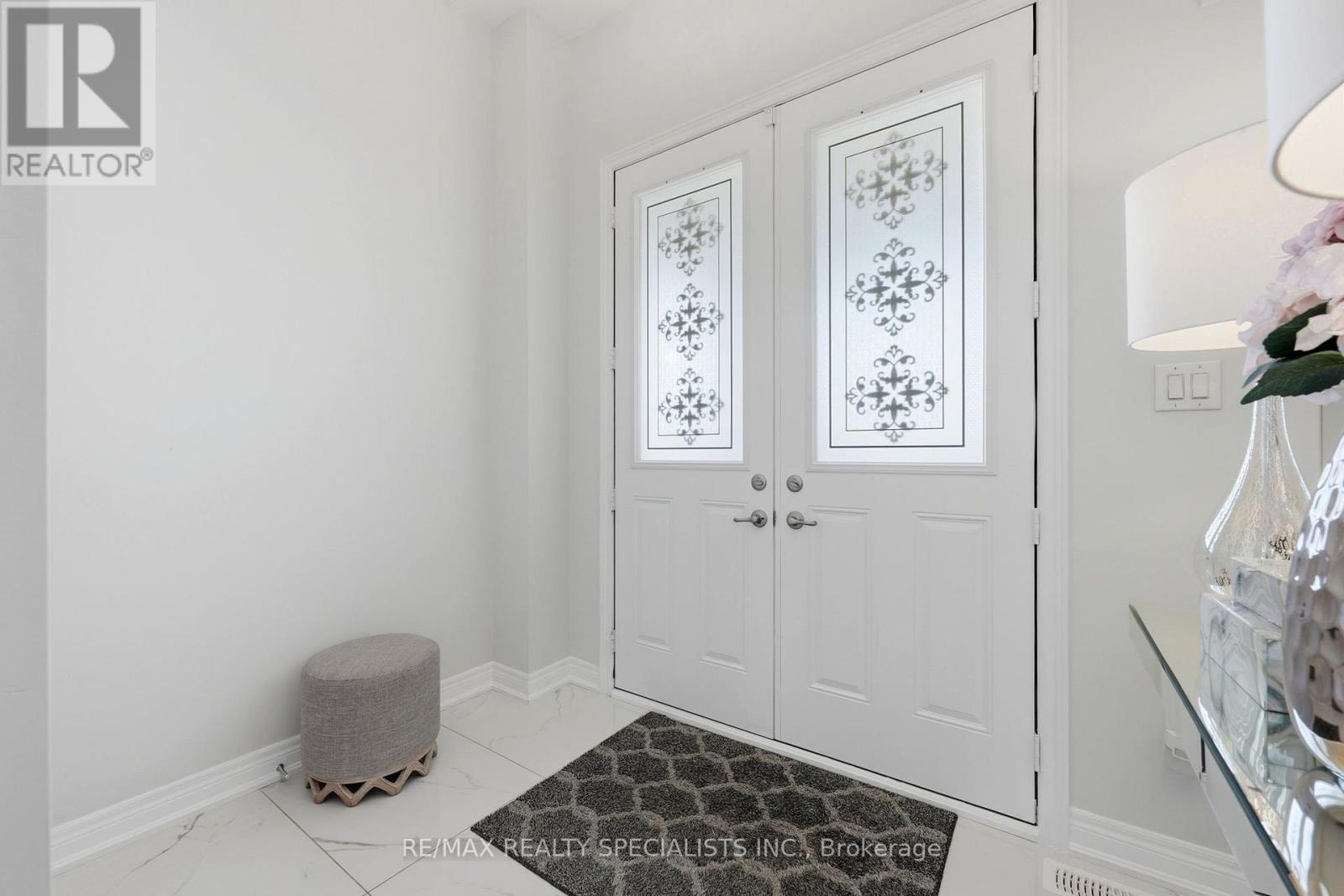 9 Calico Court, Halton Hills, Ontario  L7G 0M1 - Photo 5 - W13801766