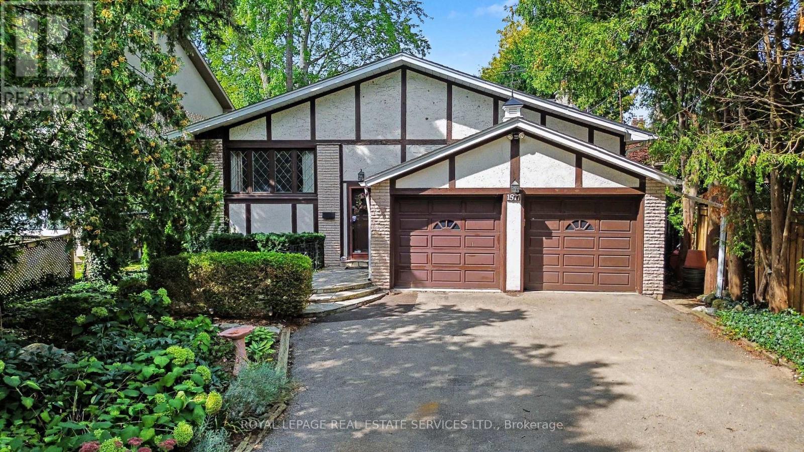 1577 Thompson Street, Mississauga, Ontario  L5C 1B4 - Photo 1 - W13801776