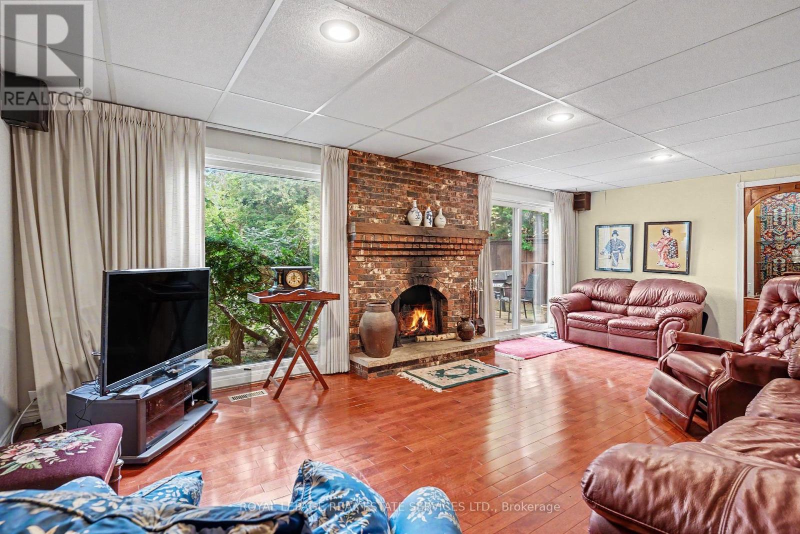 1577 Thompson Street, Mississauga, Ontario  L5C 1B4 - Photo 13 - W13801776
