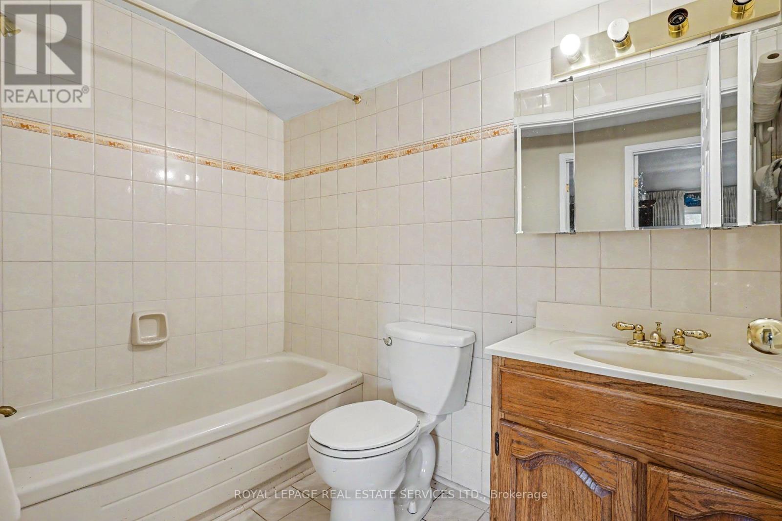 1577 Thompson Street, Mississauga, Ontario  L5C 1B4 - Photo 29 - W13801776