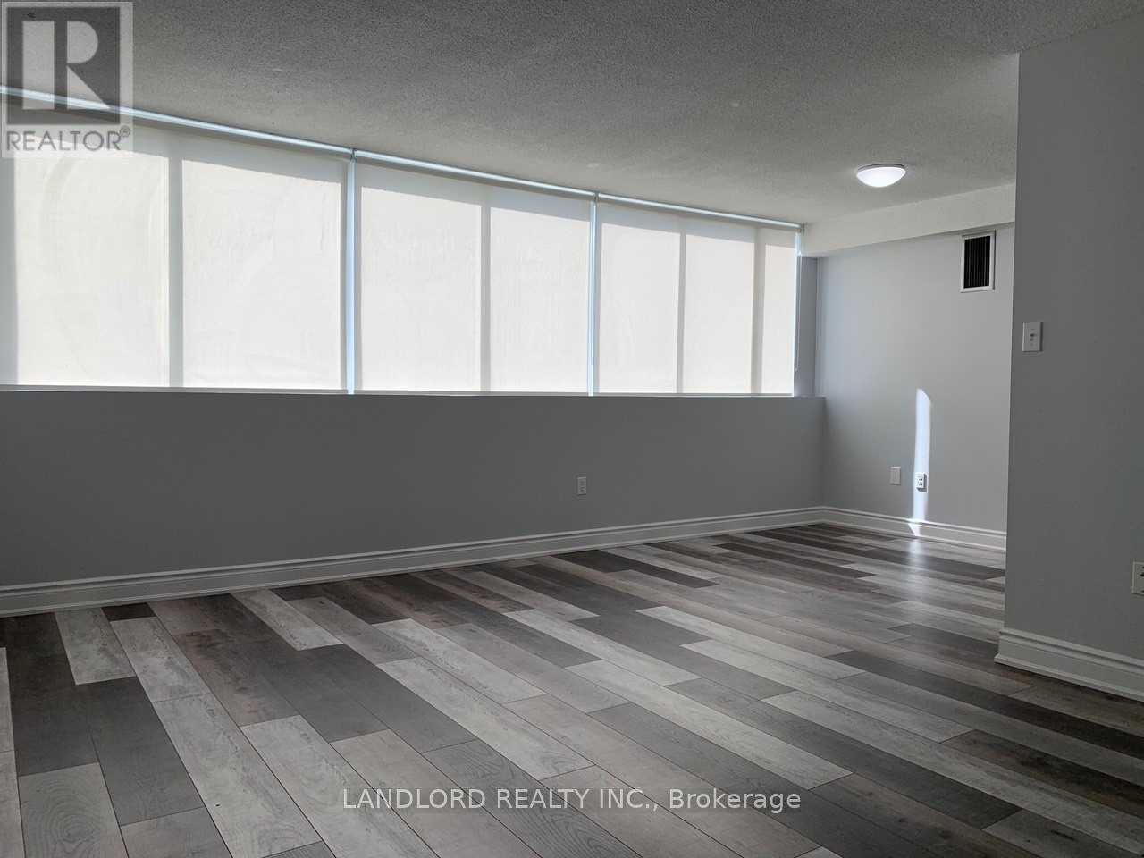 405 - 3590 Kaneff Crescent, Mississauga, Ontario  L5A 3X3 - Photo 2 - W13801864
