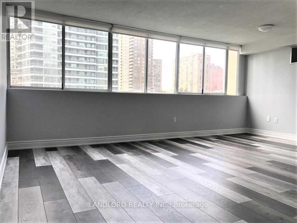 405 - 3590 Kaneff Crescent, Mississauga, Ontario  L5A 3X3 - Photo 3 - W13801864