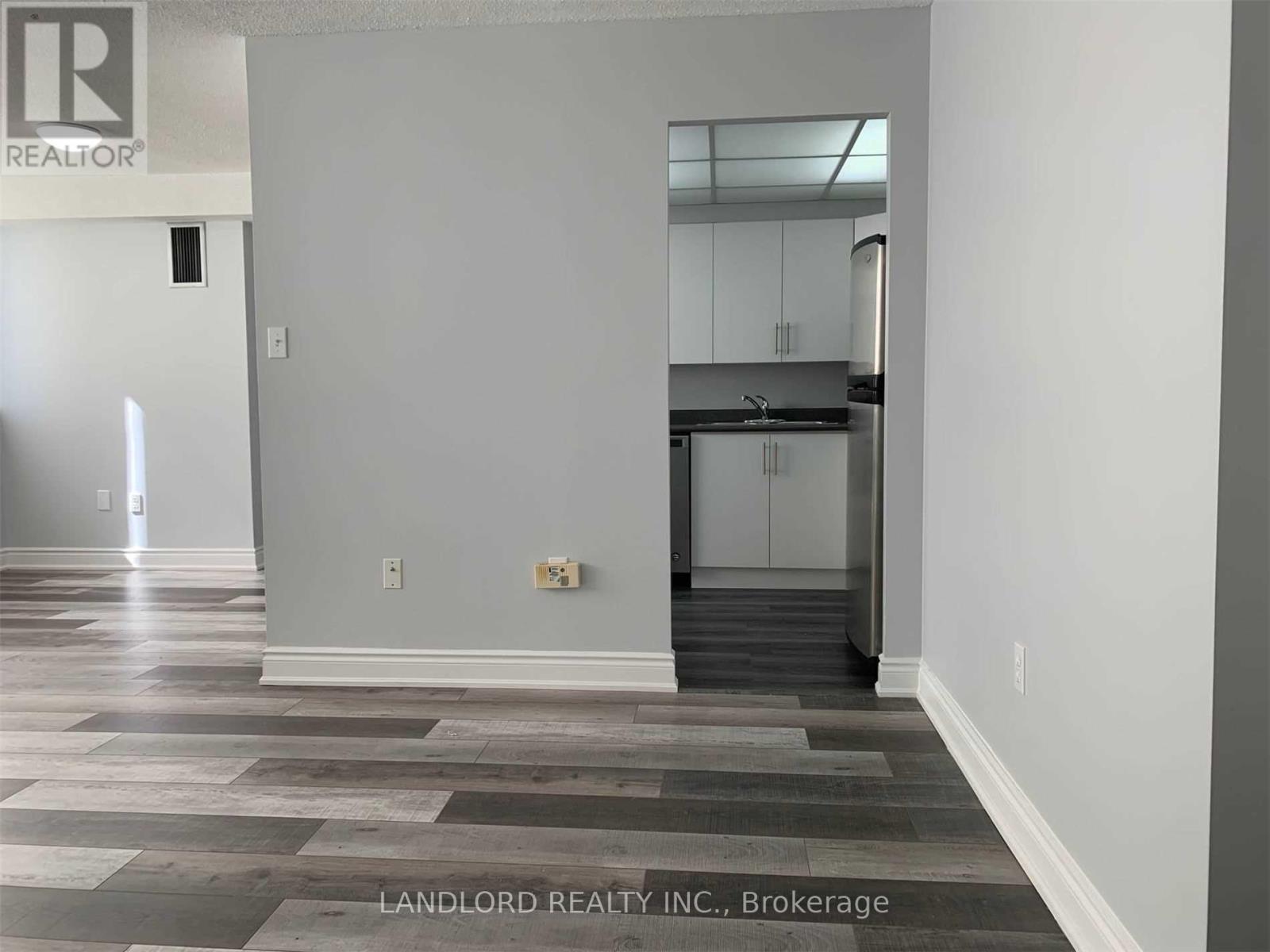 405 - 3590 Kaneff Crescent, Mississauga, Ontario  L5A 3X3 - Photo 8 - W13801864