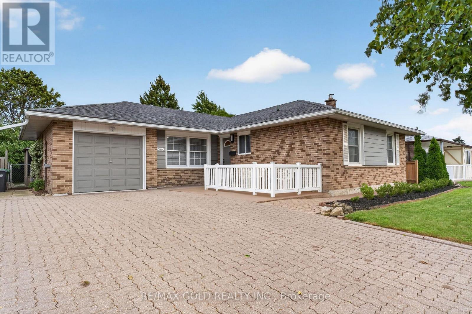 234 Avondale Boulevard, Brampton, Ontario  L6T 1J4 - Photo 4 - W13801906
