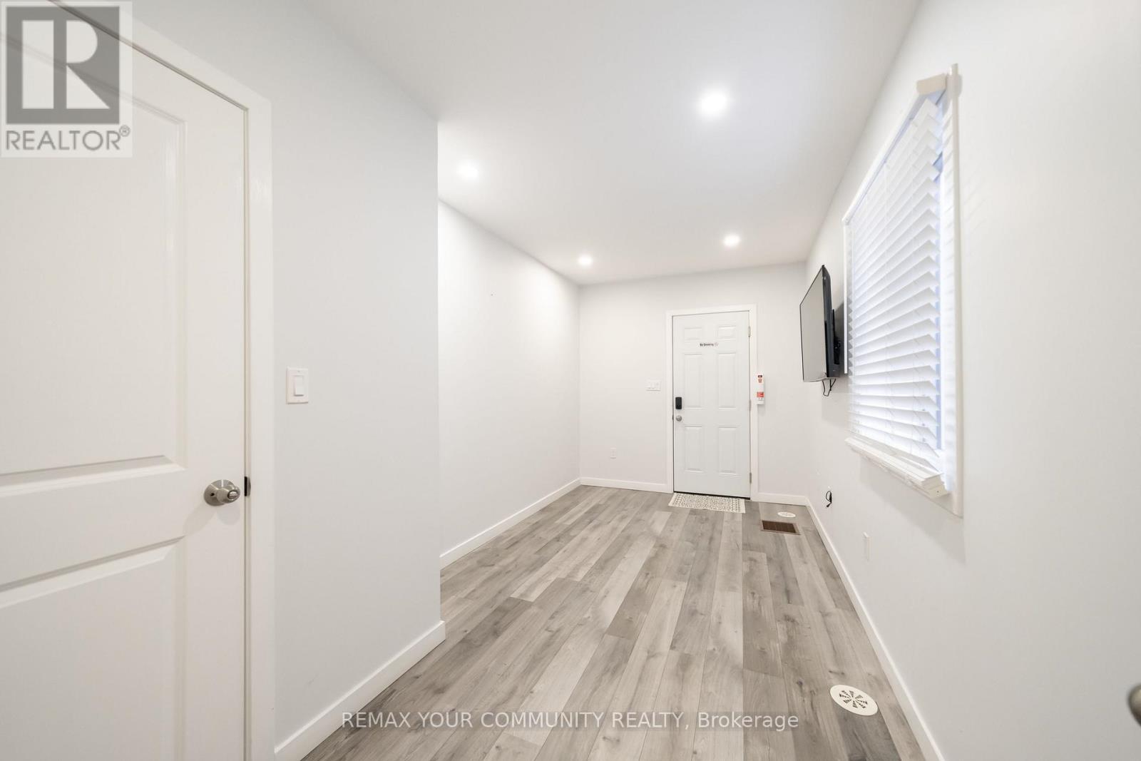Main - 50 Brownville Avenue, Toronto, Ontario  M6N 4L3 - Photo 15 - W13801936
