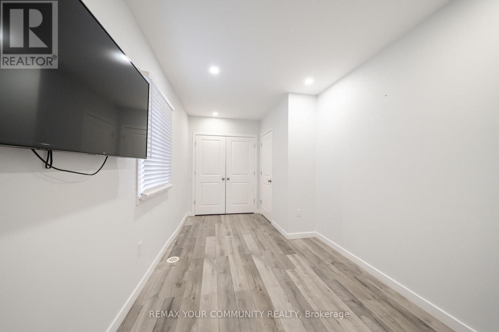 Main - 50 Brownville Avenue, Toronto, Ontario  M6N 4L3 - Photo 16 - W13801936
