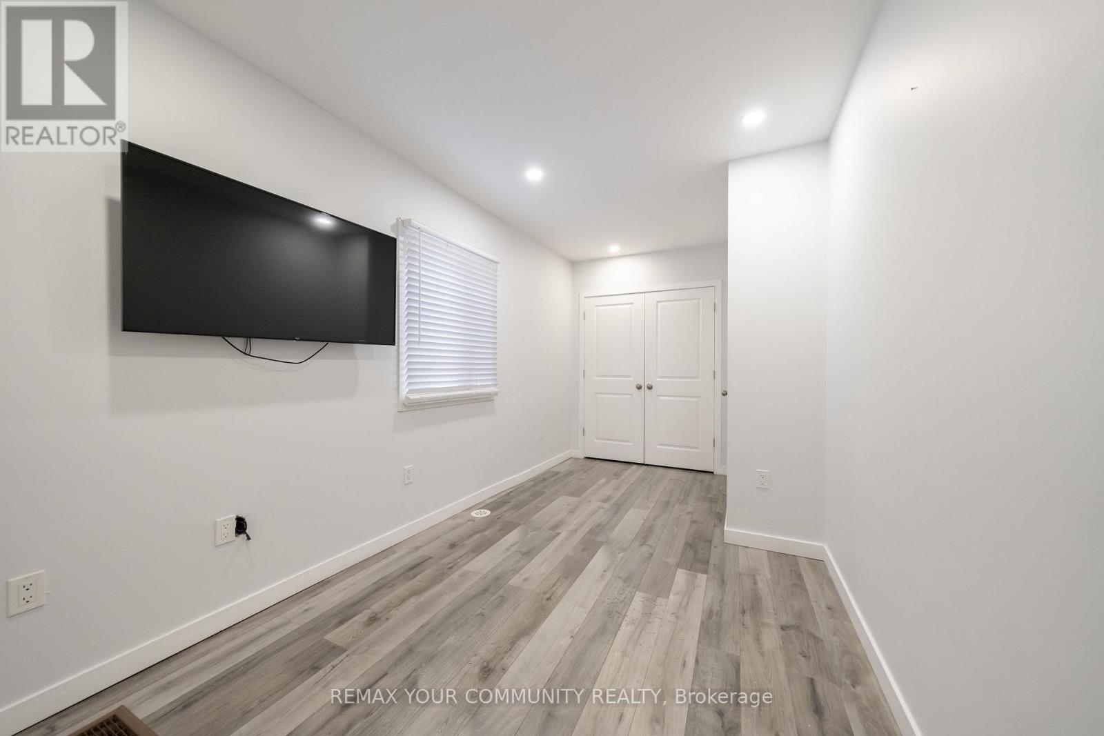 Main - 50 Brownville Avenue, Toronto, Ontario  M6N 4L3 - Photo 17 - W13801936