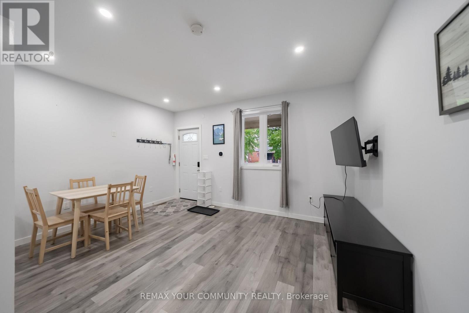 Main - 50 Brownville Avenue, Toronto, Ontario  M6N 4L3 - Photo 3 - W13801936