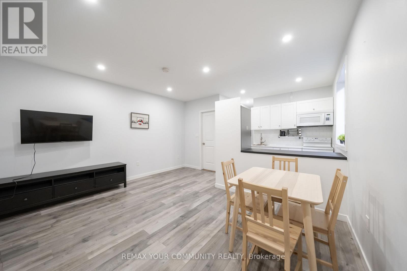 Main - 50 Brownville Avenue, Toronto, Ontario  M6N 4L3 - Photo 4 - W13801936