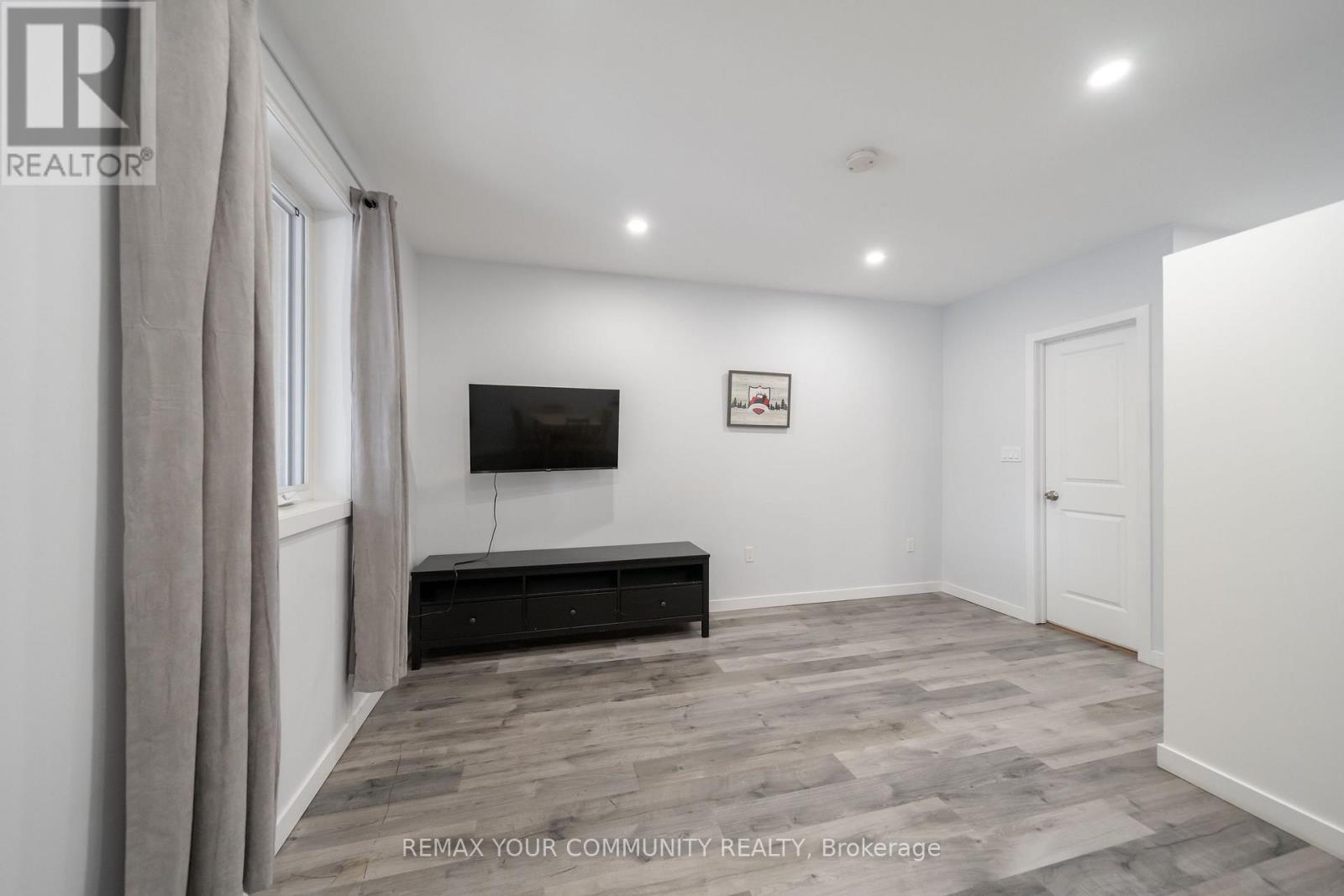 Main - 50 Brownville Avenue, Toronto, Ontario  M6N 4L3 - Photo 5 - W13801936