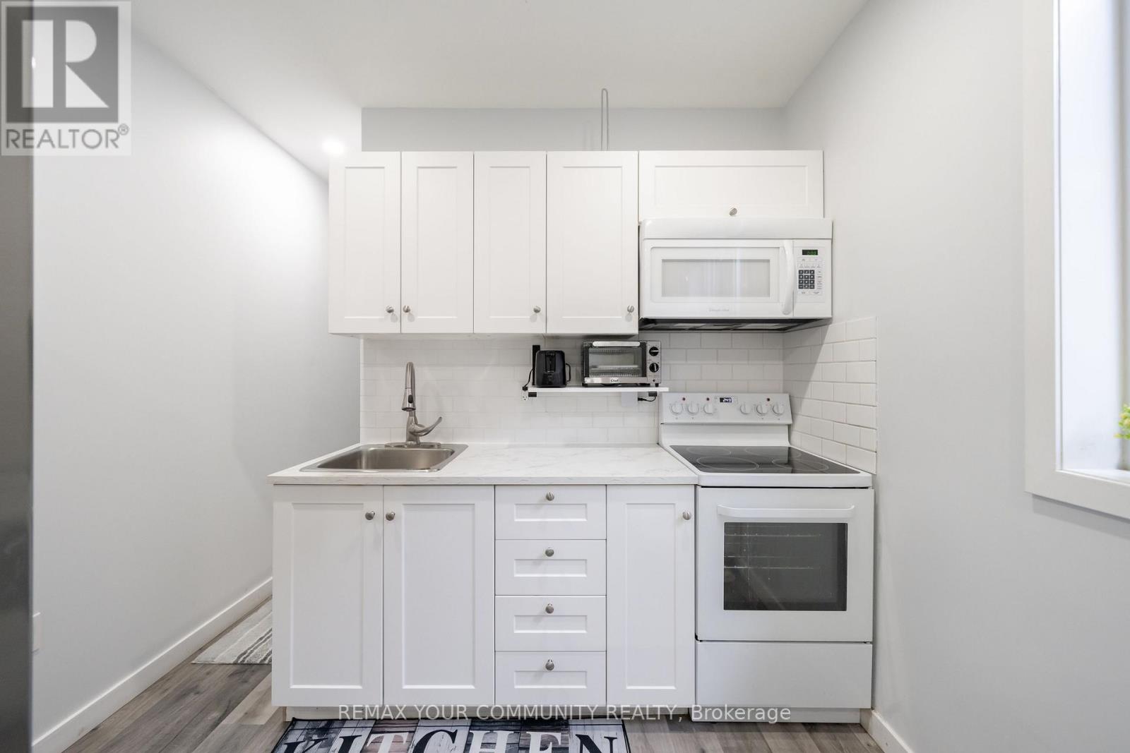 Main - 50 Brownville Avenue, Toronto, Ontario  M6N 4L3 - Photo 8 - W13801936